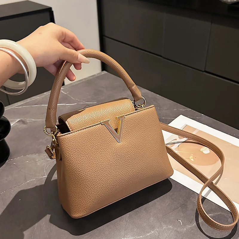 ​ ​ Минималистичная женская сумка V-образной формы 2025 года, модная большая сумка с регулируемым ремешком, повседневная сумка через плечо ​ ​