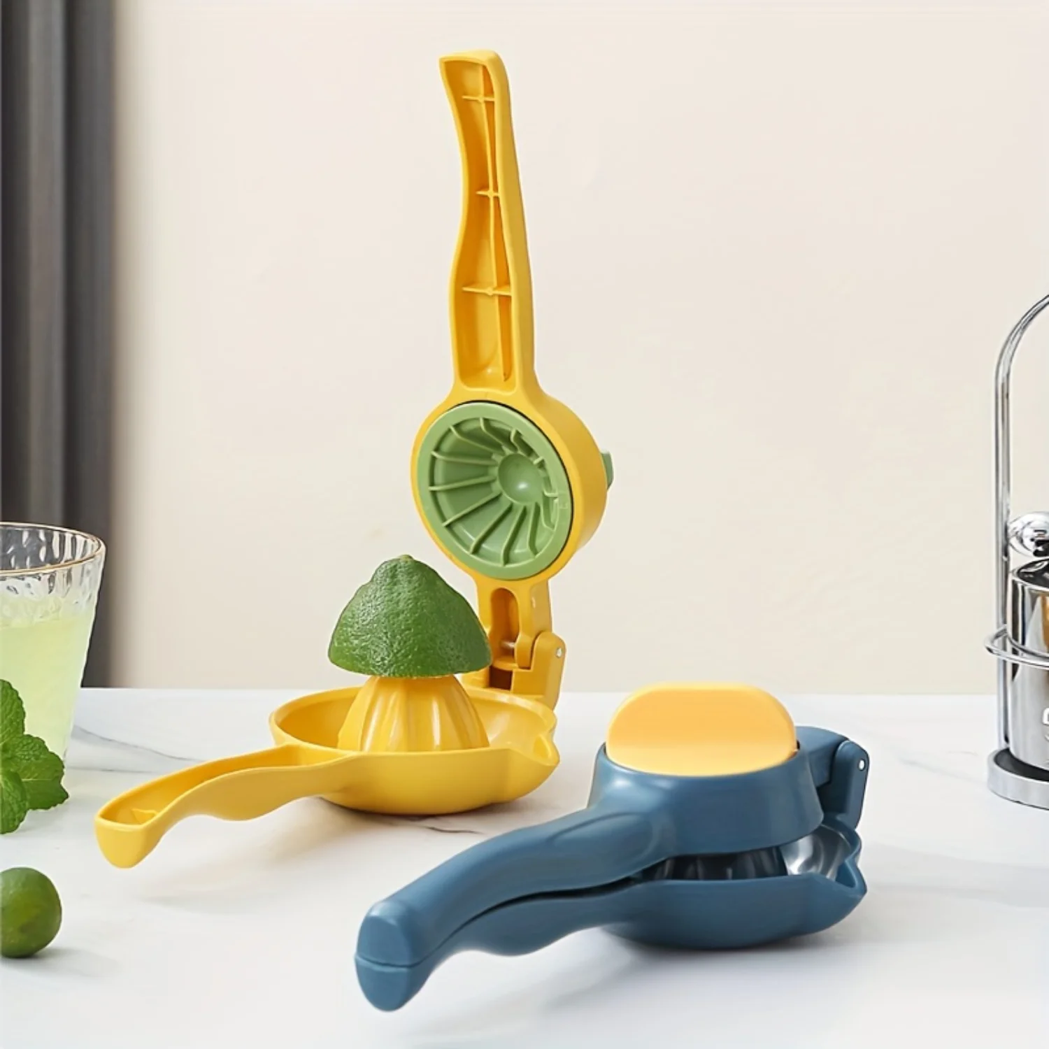 2pcs Manual Juicer Small Orange Lemon Press Squeezer  Juicer Juicing Orange Juice Holder Manual Juicing Kitchen Gadgets