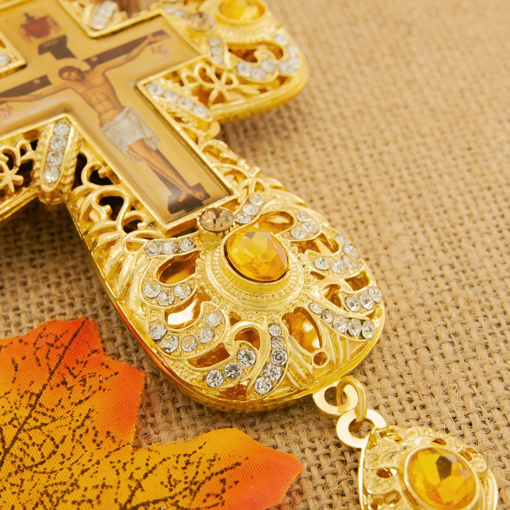 HTISOK Orthodoxes Kreuz-Anhänger, Zinklegierung Jesus-Anhänger, vergoldet mit gelben Edelsteinen und Strasssteinen, Geschenkbox Priesterkreuz – Detail 4