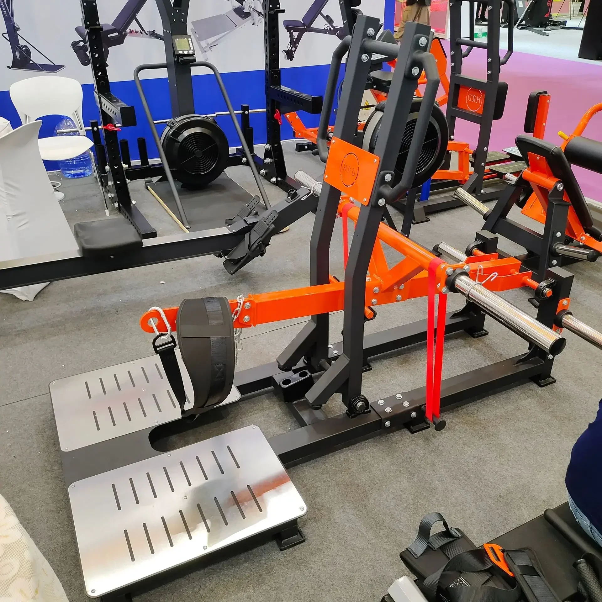 

Тренажер для приседаний с грузом (belt squat machine) для силовых тренировок и бодибилдинга, с возможностью нанесения логотипа OEM, от фабрики THYFIT