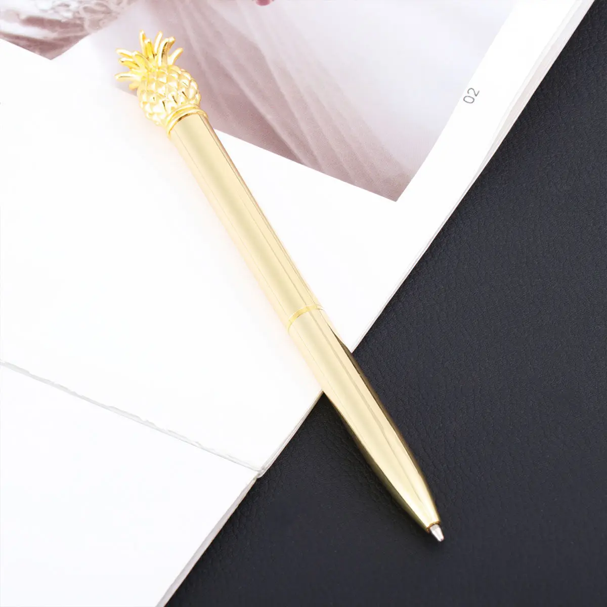 

Reflective Electroplated Golden Pen Creative Pineapple Metal Design Student Supplies Long-Lasting Gel Ink Roller Ball Pen