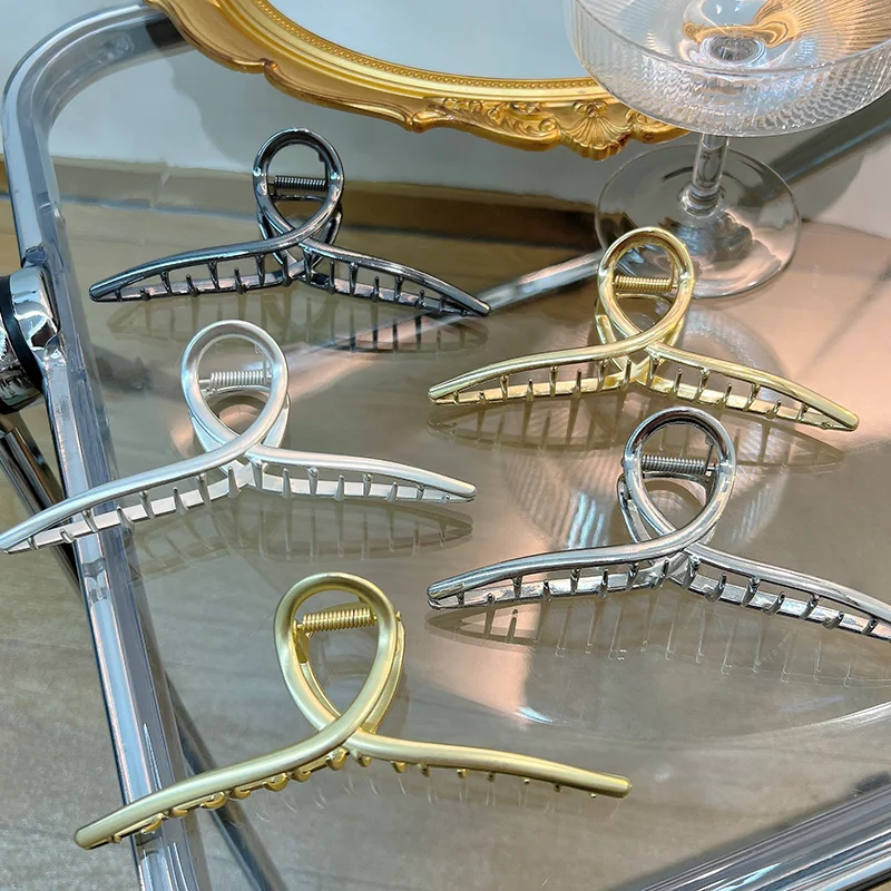 13.5cm Oversized Metal Hair Claw Fashion Large Hollow Hair Clip Hairpin Trendy Hairgrip Headwear For Girl Hair Accessories Gifts