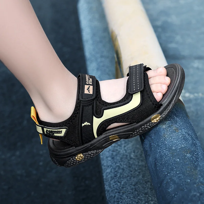Children's sandals for boys in summer2026New model of the year: non-slip, wear-resistant, soft-soled magic tape sandals for outd