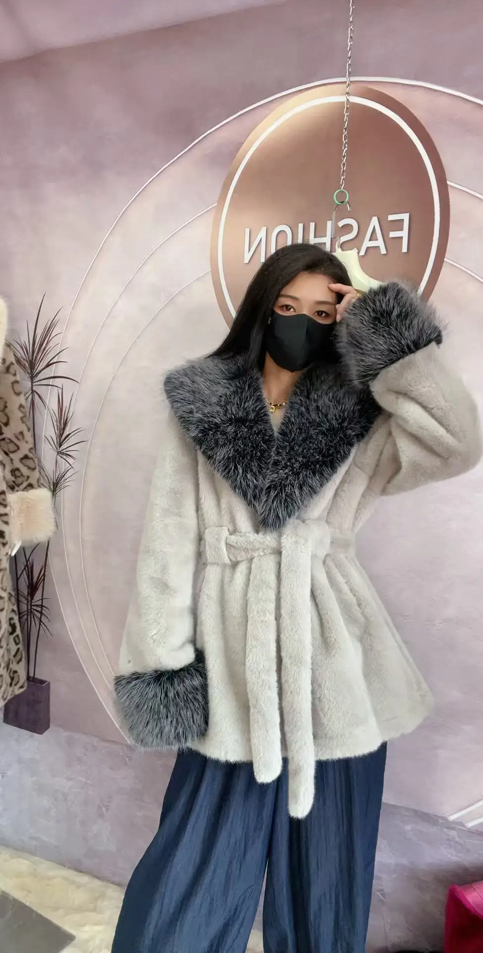 Luxury High Quality New Large Fur Collar Fur Coat Belt Slim Jacket Women Winter Warm Eco-Friendly Mink Fox Fur Coat Premium Tops