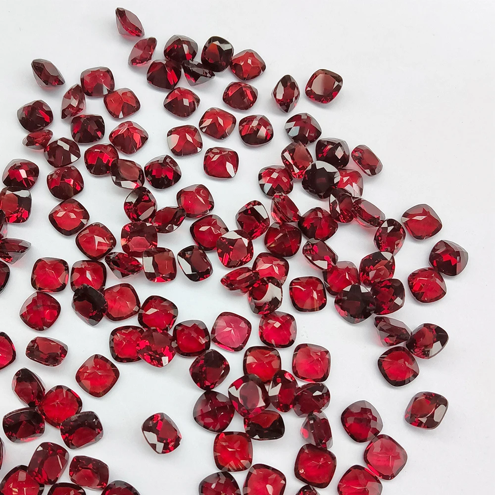 

50pcs Cushion 4x4mm-6x6mm Facet Mozambique Red Garnet Real Natural Stone Eye Clean Semi-precious Loose Gemstone For Jewelry