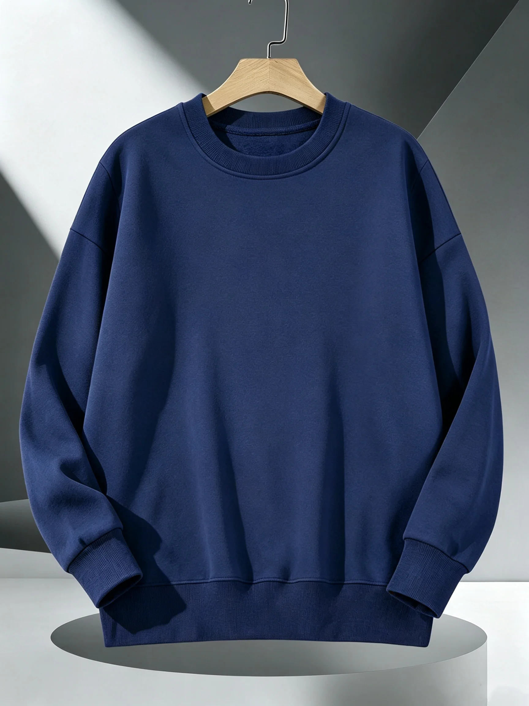 Koreanisches Oversize-Sweatshirt in Unifarbe für Damen, Streetwear, Rundhalsausschnitt, Y2K-Stil, Fleece-Pullover, lässige Herbstkleidung für Damen zum Joggen. – Detail 15
