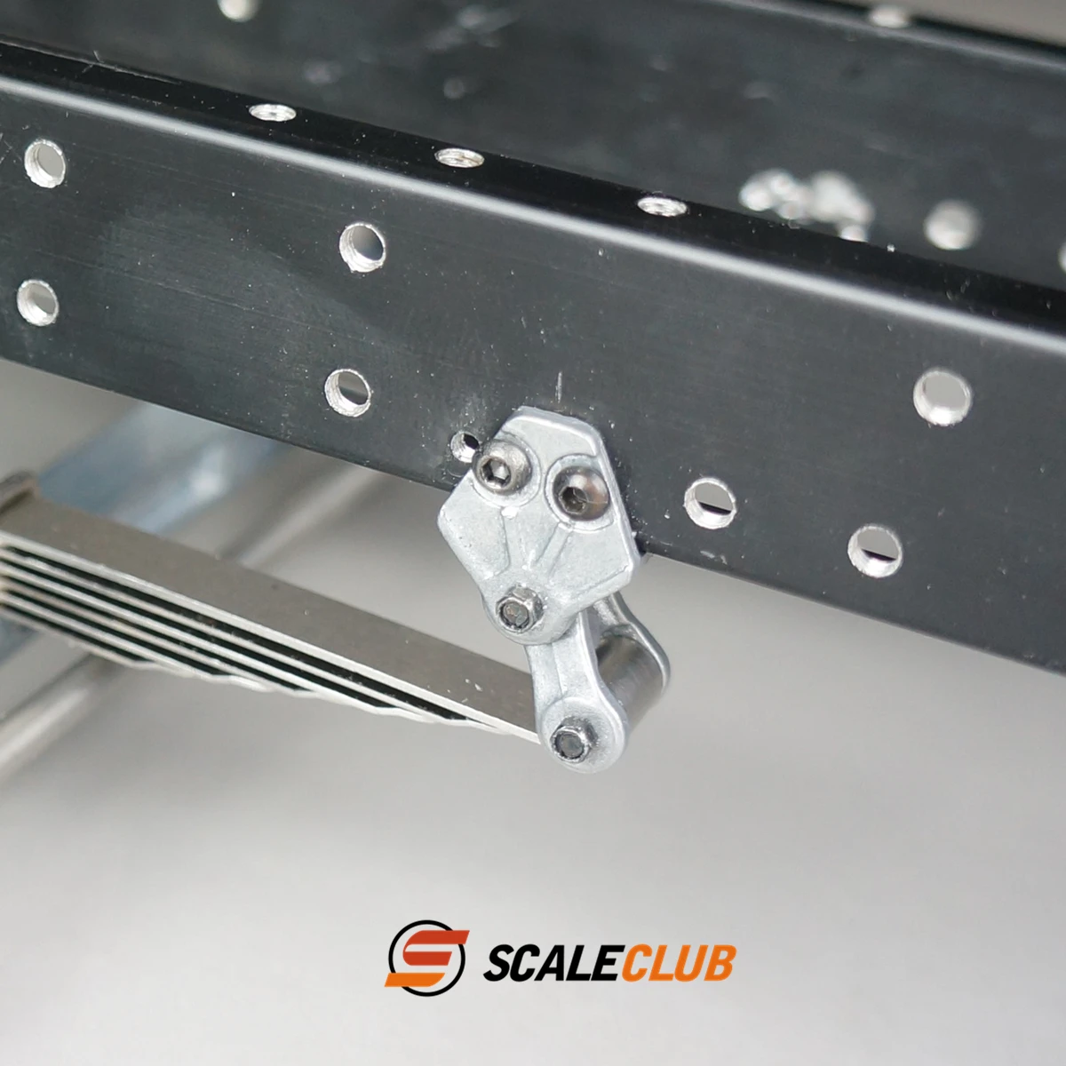 Scaleclub รุ่น 1/14 รถแทรกเตอร์โคลนหัวรถบรรทุก DIY ด้านหน้ายก Lugs แผ่นเหล็ก Lugs สําหรับ Tamiya Lesu สําหรับ Scania Man