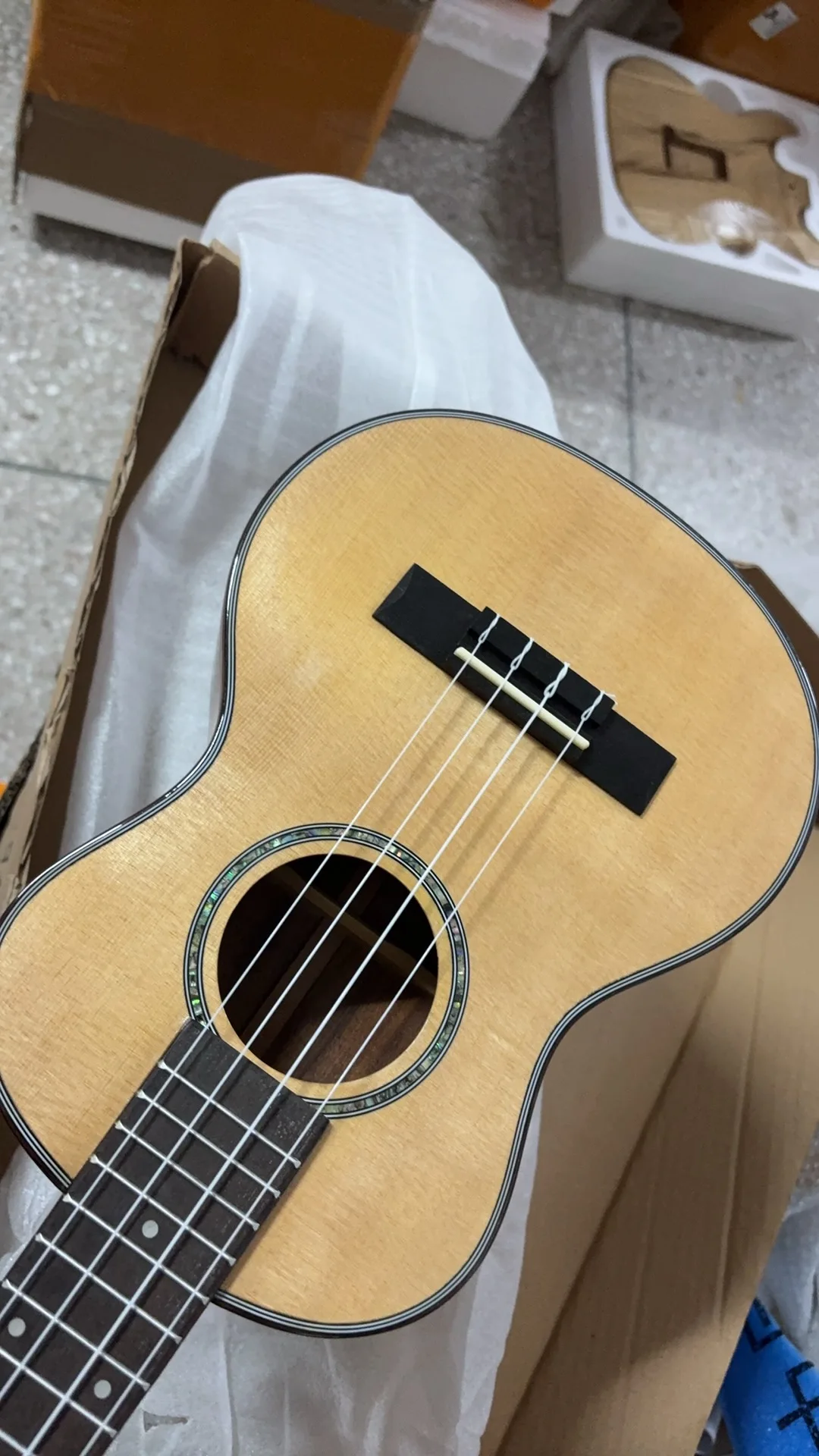 قيثارة صوتية صلبة كاملة مقاس 24 بوصة احترافية مع جسم أكاسيا صلب/جسم أكاسيا صلب، حفلة 24 قيثارة، أرز صلب/شجرة صلبة