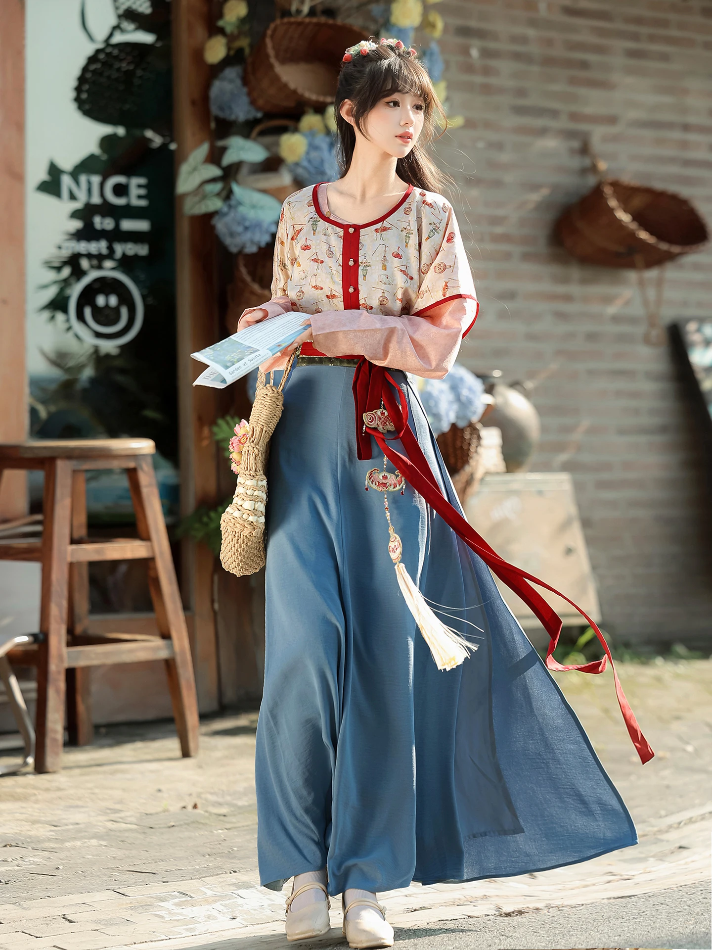 

Весенняя новинка: Женское ханьфу в стиле династии Тан, до талии, с открытым воротником, с росписью «Восемь разбитых групп» и узором «Тень фонаря»