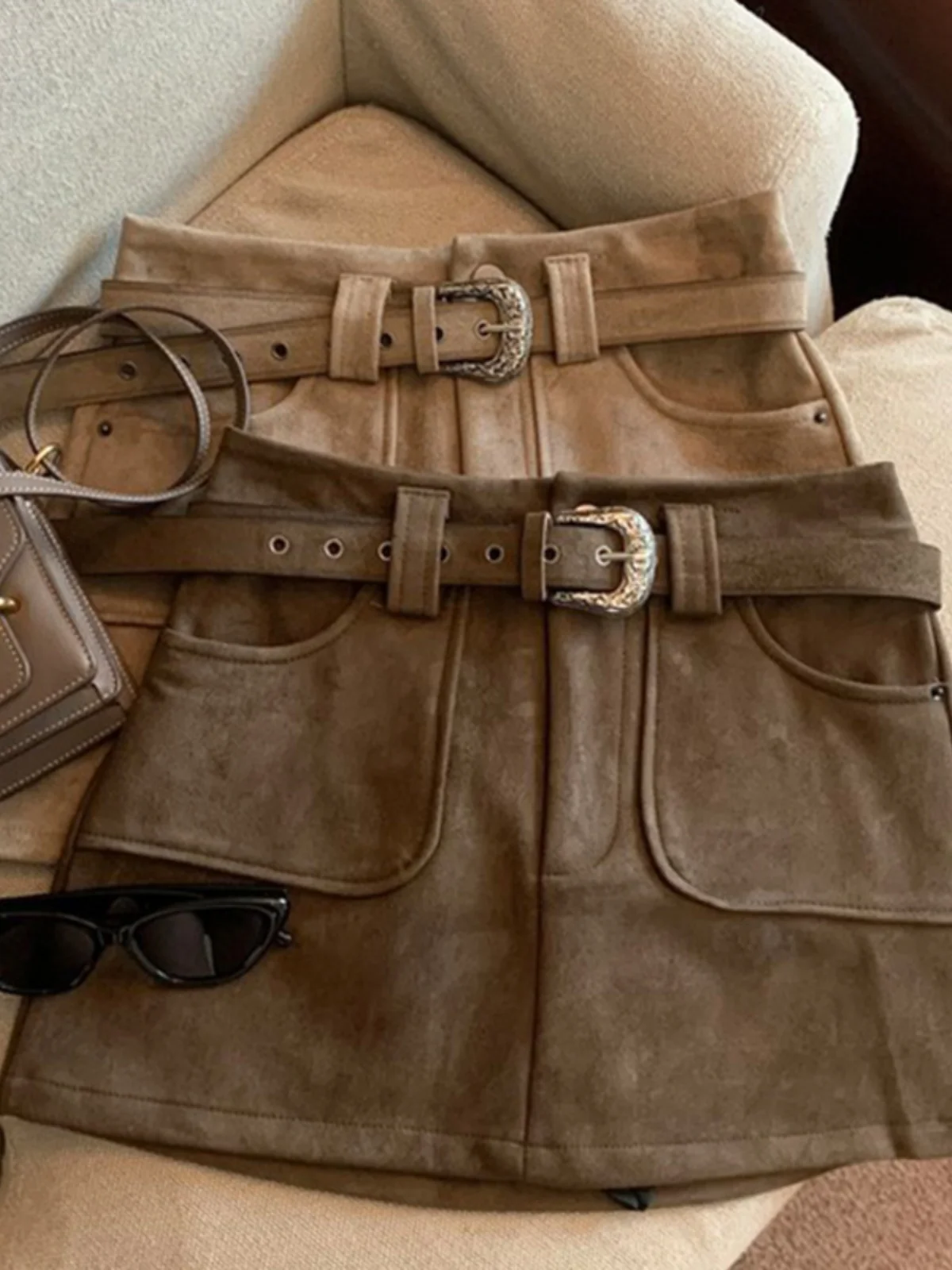 กระโปรงทรงเอ ผ้าหนังกลับสีน้ำตาล สำหรับฤดูใบไม้ร่วงและฤดูหนาว เอวสูง ทรงเข้ารูป สไตล์เกาหลี เหมาะสำหรับใส่ไปทำงาน