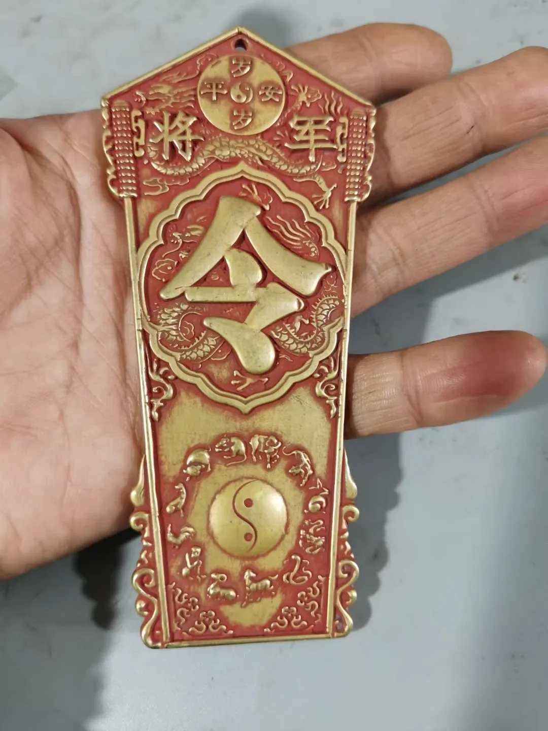 

A pure copper figurine of a sailing boat symbolizing smooth sailing and a bountiful return, perfect for home or office decoratio