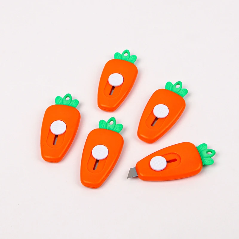 Mini Kawaii Carrot Shaped Unbox Tools Portable Pocket Retractable Utility Knife Box Cutter School Stationery with Keychain Hole