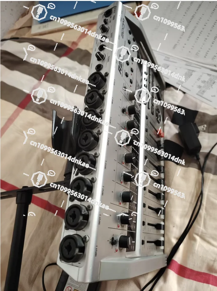 

R24 Multi-track Recorder/audio Interface/controller/drum Machine/sampler, Can Play 24 Tracks Simultaneously