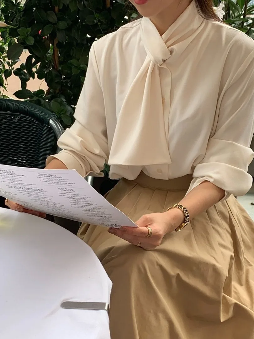 

Модный элегантный женский комплект из двух предметов: шикарная блузка и юбка с высокой талией, стройнящая юбка-миди А-силуэта с длинным рукавом, весна-осень