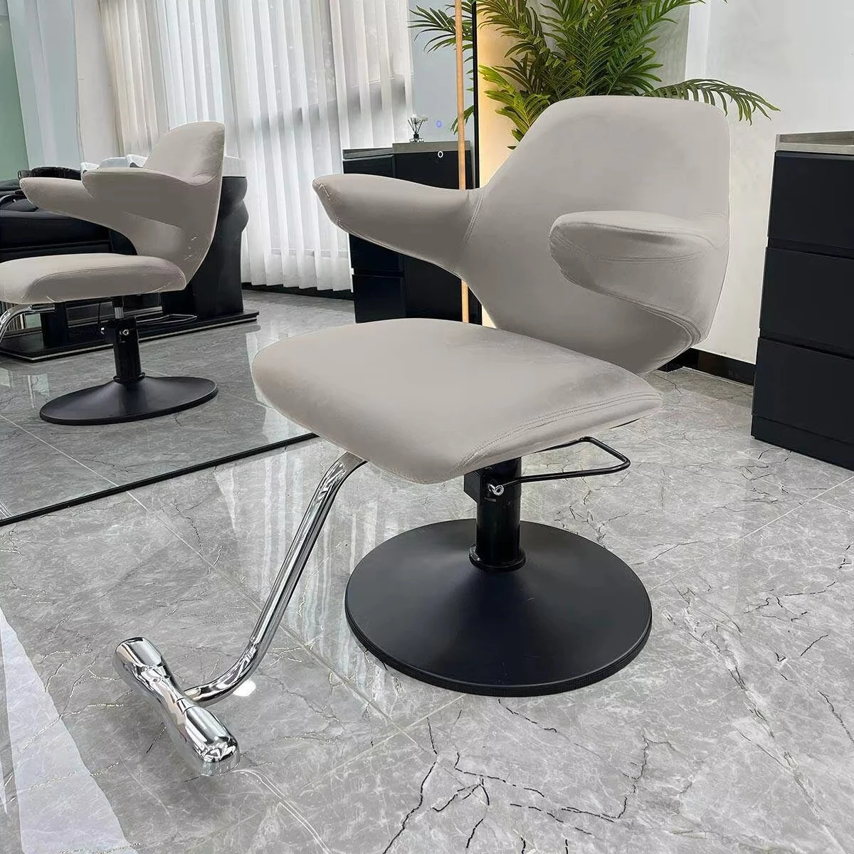 * Contemporary Heavy-Duty Barber Salon Chair 360 Degree Rotation Hair Styling Chair for Sale