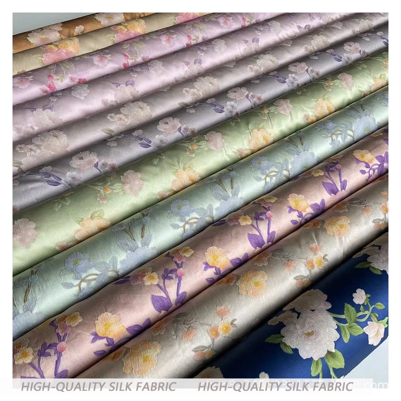 梨の花アプリコット雨花から花までワイドジャカード関楽サテンシルク生地中国風のチャイナドレス