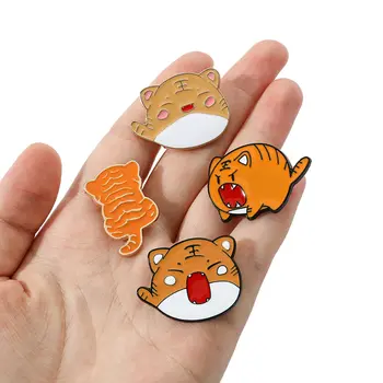 件裝卡通老虎胸針,可愛搞怪笑臉,背面造型琺瑯金屬徽章,可作背包或服裝配件。 8 最佳銷售 老虎胸針 - №8