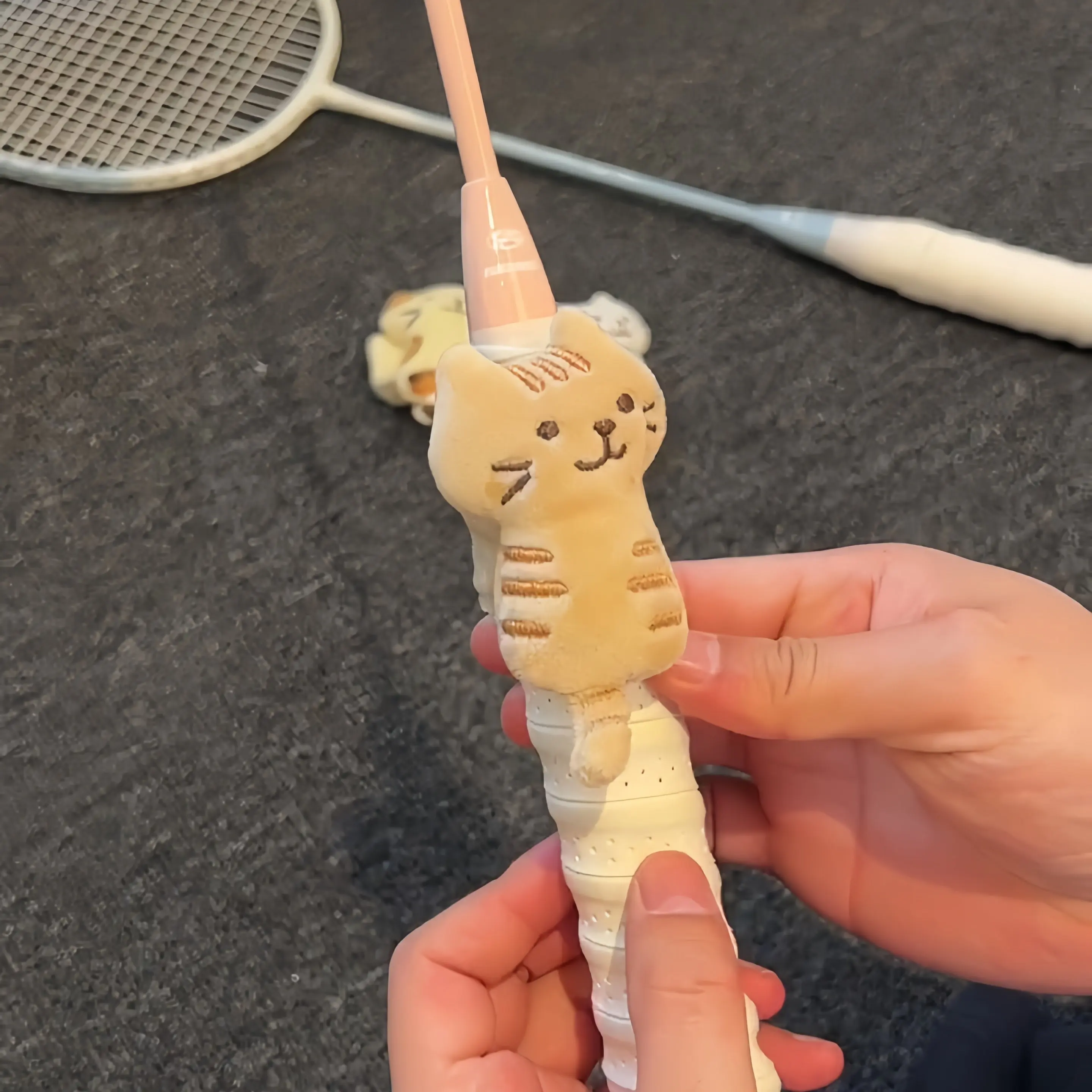 boneco-de-pelucia-de-raquete-de-badminton-esportiva-enfeite-decorativo-penduravel-capa-criativa-para-cabo-acessorio-de-com