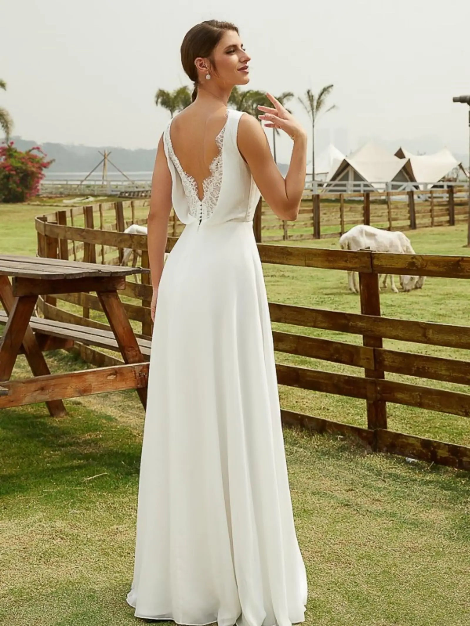 

Beach Wedding Dresses for Bride Elegant Long Bridal Dress White Wedding Gowns with Train
