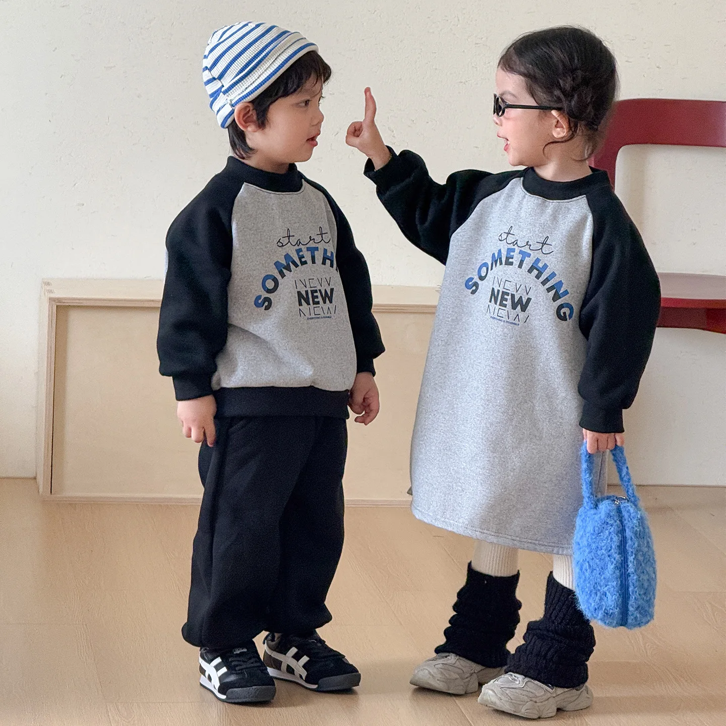 2026 Winter New Children Plus Velvet Thick Clothes Set Boys Letter Print Fleece Sweatshirt 2pcs Suit Kids Girls Casual Dress