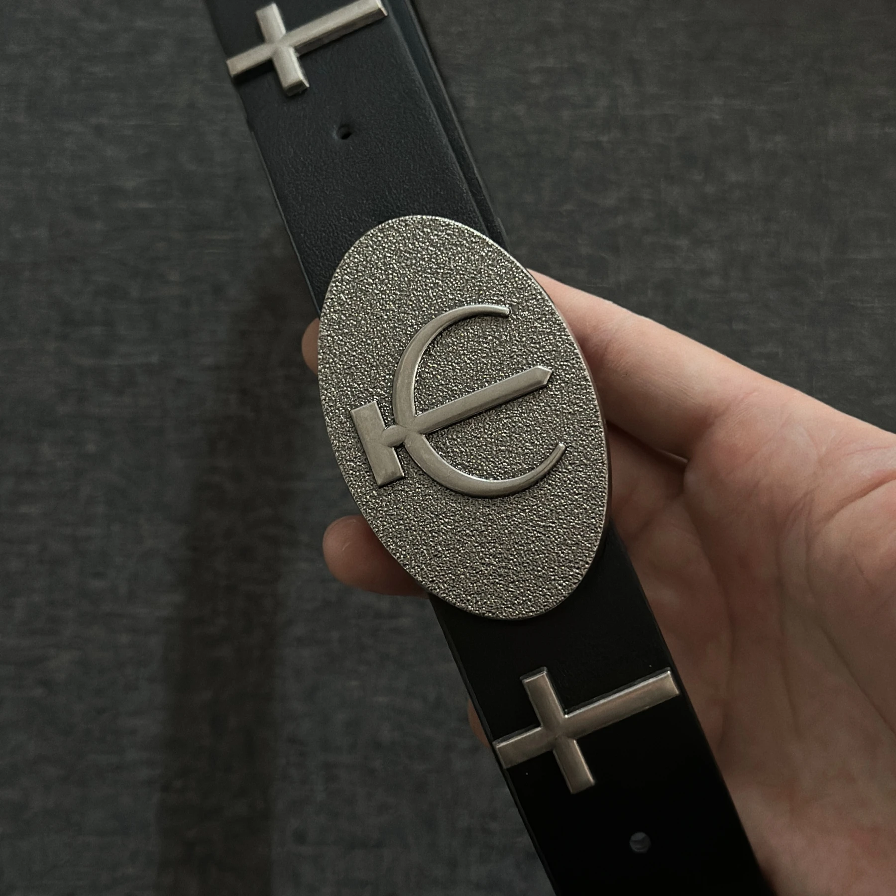 

Dark Metal Cross Shield Buckle Belt, Vintage American Style, Punk Hip-Hop, Unisex Fashion Accessory