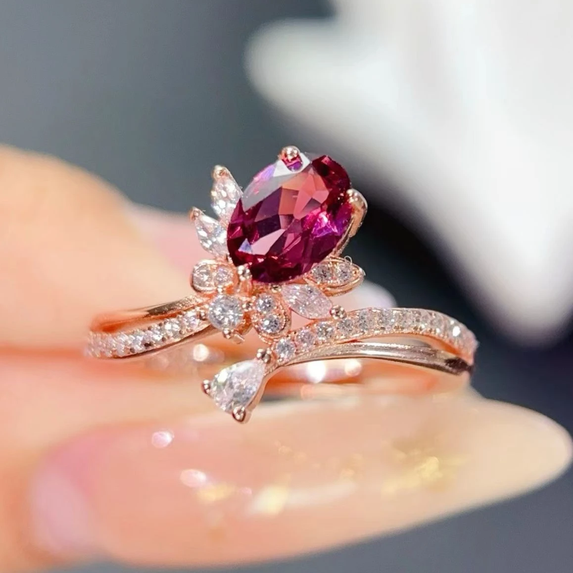 

Кольцо с натуральным пироповым гранатом 5*7 мм с сертификатом, ювелирное изделие из натурального граната, позолоченное 18-каратным золотом, серебро 925 пробы, кольцо с драгоценным камнем