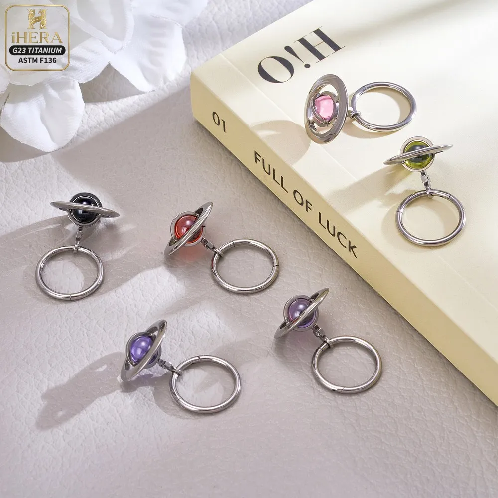 ASTM F136 Titan Piercing Segmentring mit Scharnier und Saturn-Anhänger, Septumring, Daith Clicker, Ohrknorpel-Ohrring, Lippen- und Nasenstecker – Detail 14