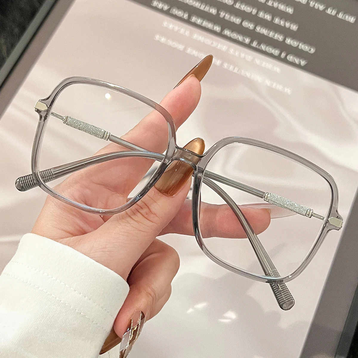 1 Stück modische schlichte Damenbrille, neu, ultraklar, elegant, großer Rahmen, Persönlichkeit, vielseitig, hochwertig, lässig, kein Make-up