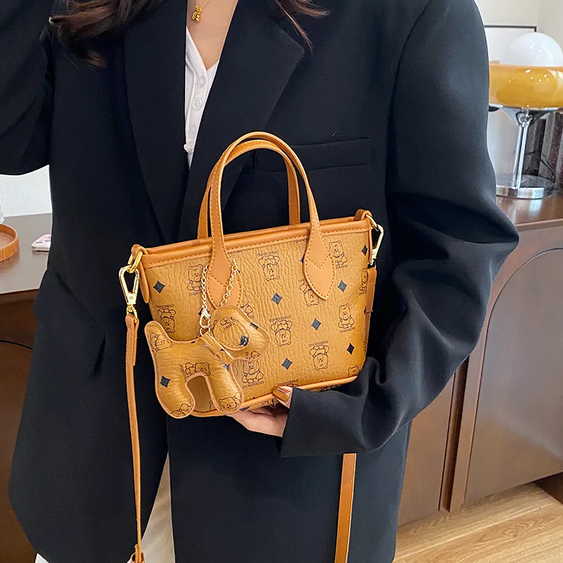 Sac à bandoulière pour femmes, sac à bandoulière tendance pour début du printemps, fourre-tout polyvalent à poignée supérieure, sac minimaliste jour à nuit, 2025