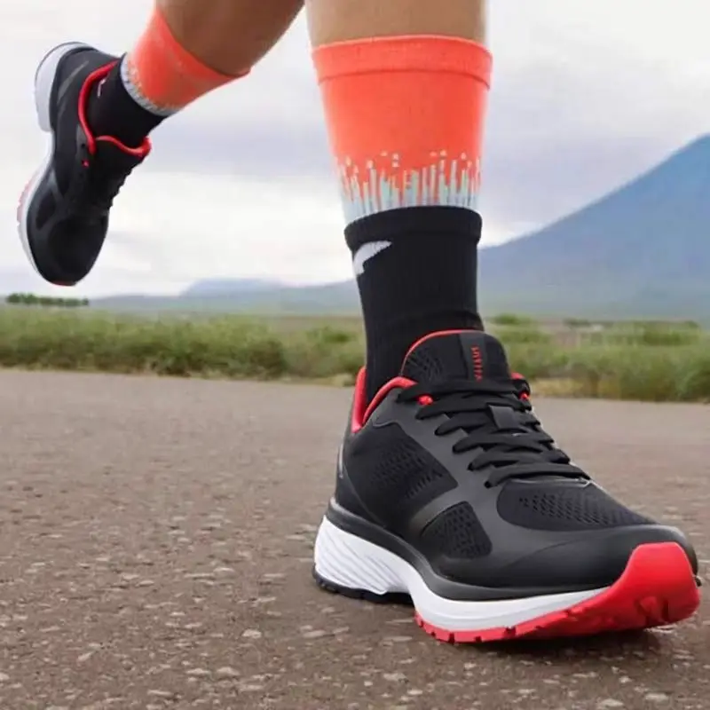 

2025 New Running Shoes Men's Brand Designer Walking Jogging Sneakers Breathable Trainers Men's Wider Sneakers
