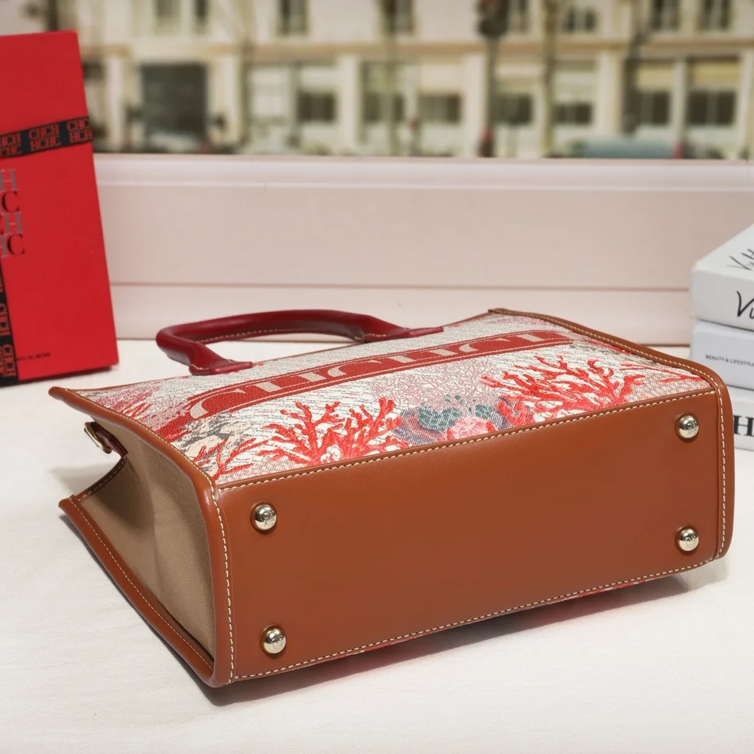 Fashion Retro Shoulder Bag for Women Exquisite Pattern Underarm Purse Crossbody Bag for Night Out Dinner Date Casual Chic