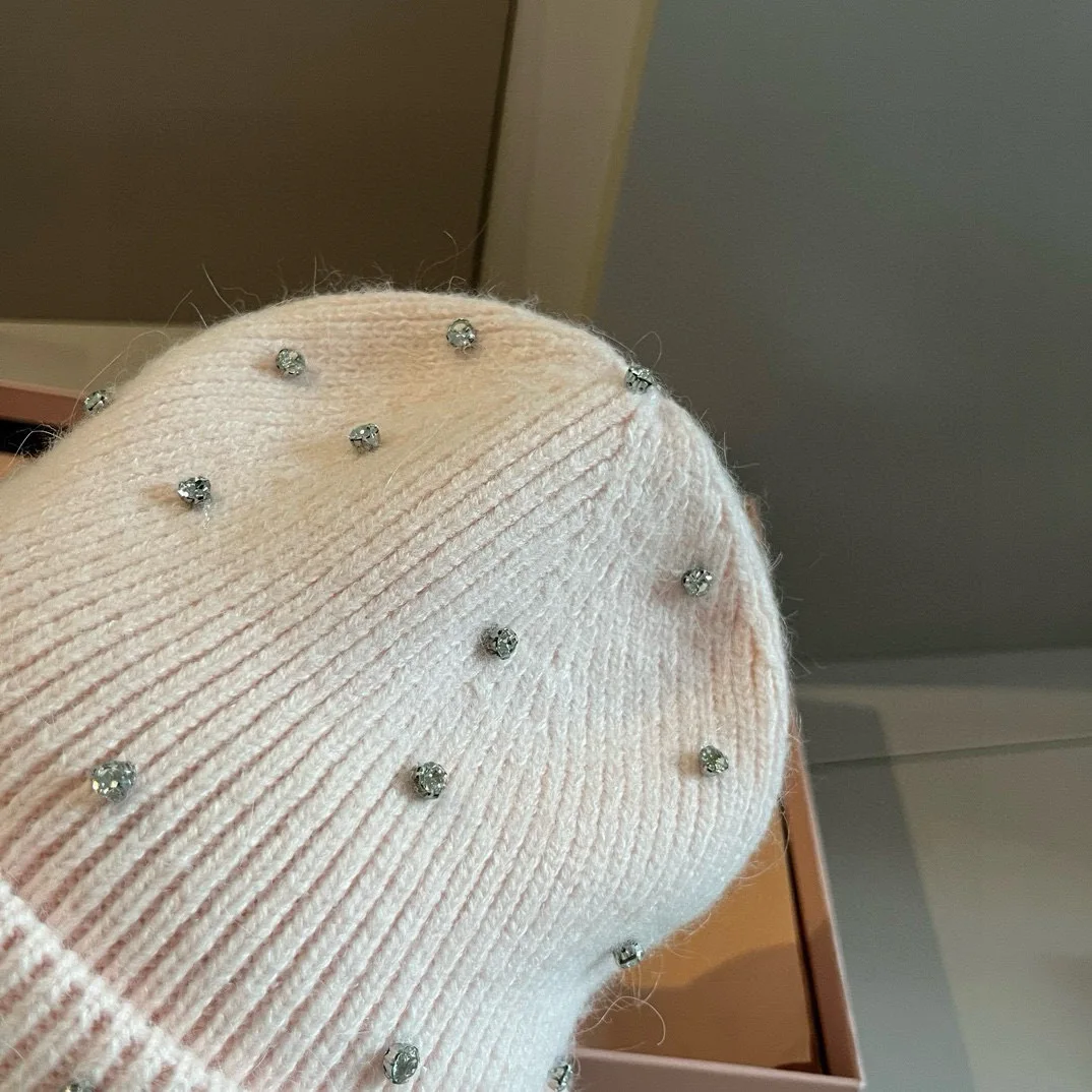 

Candy Colored M Model Knitted Hat Warm Soft Super Powerful Fresh Colors Super Striking Shopping Travel Timely Wearing Energetic
