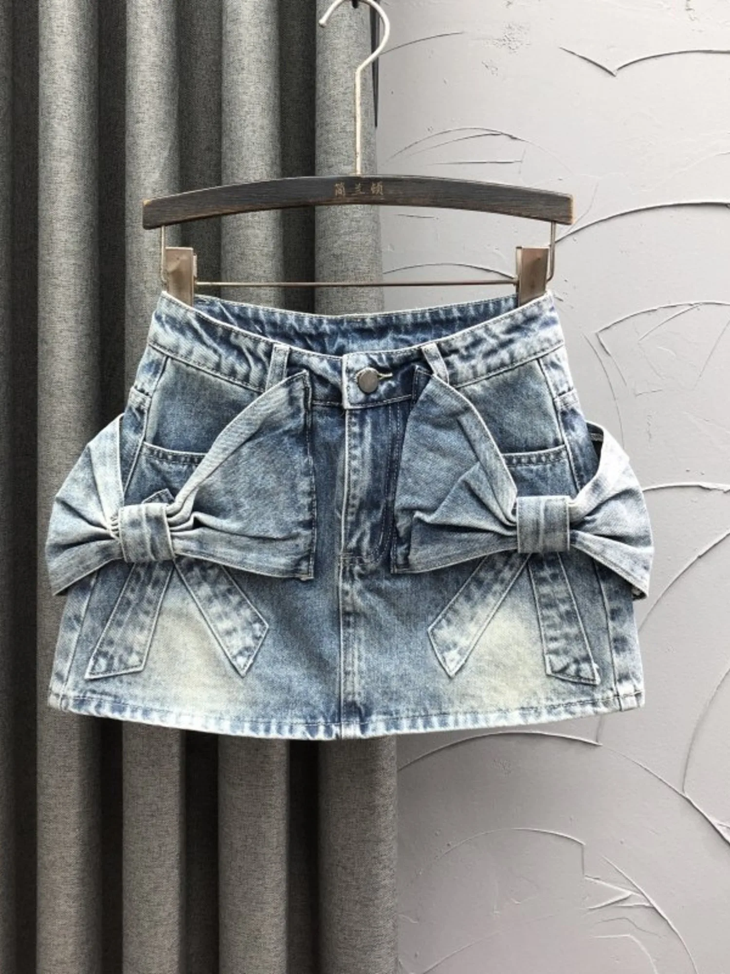 

Women's Denim Mini Skirt with Bow Detail Y2K High Waist A-Line Jean Skirt Cute Summer Streetwear Short Skirt, Light Blue