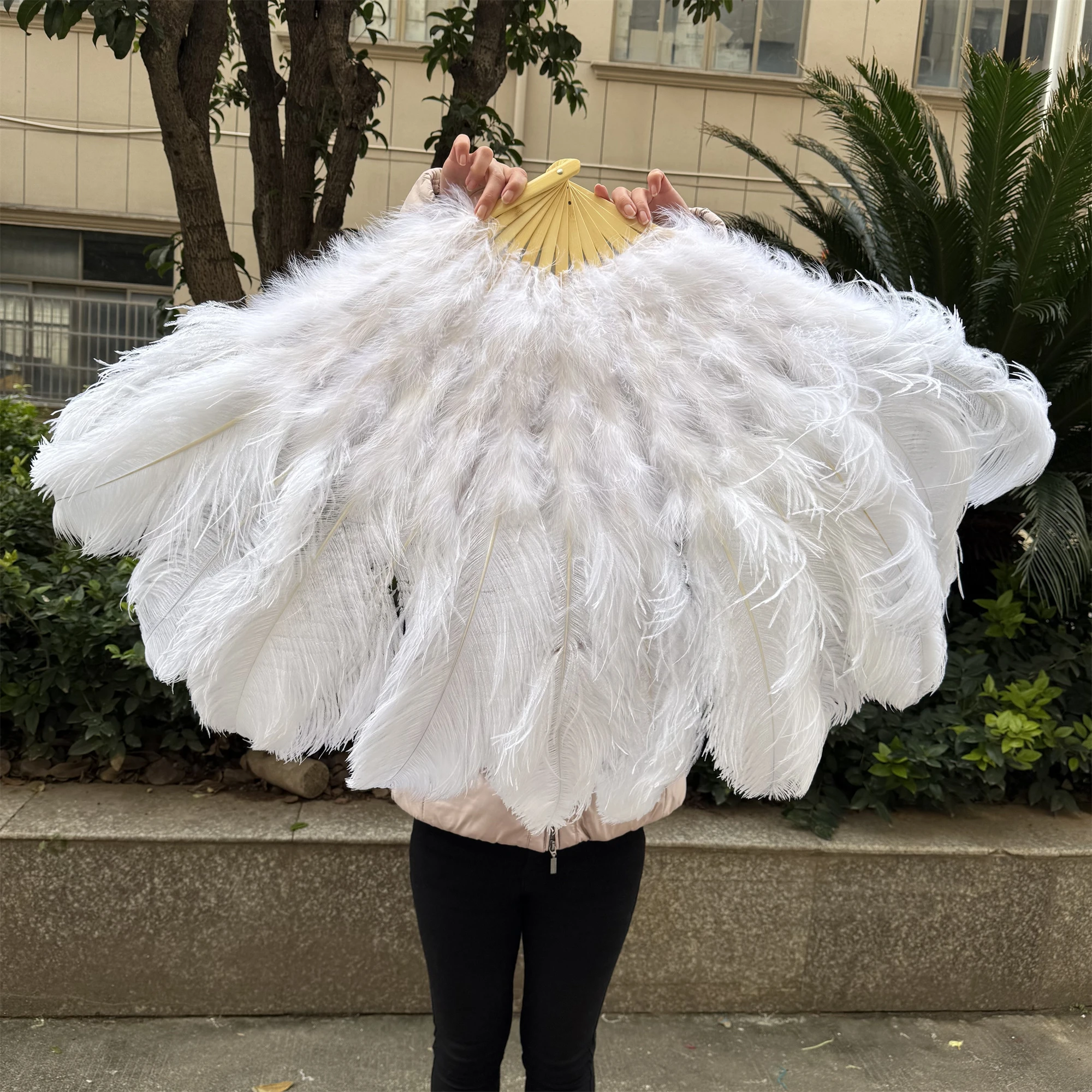 White Natural Ostrich Feather Fan 13 Bones for Carnival Party Performance Dance Fans Fluffy Ostrich Feather Hand Folding Fan