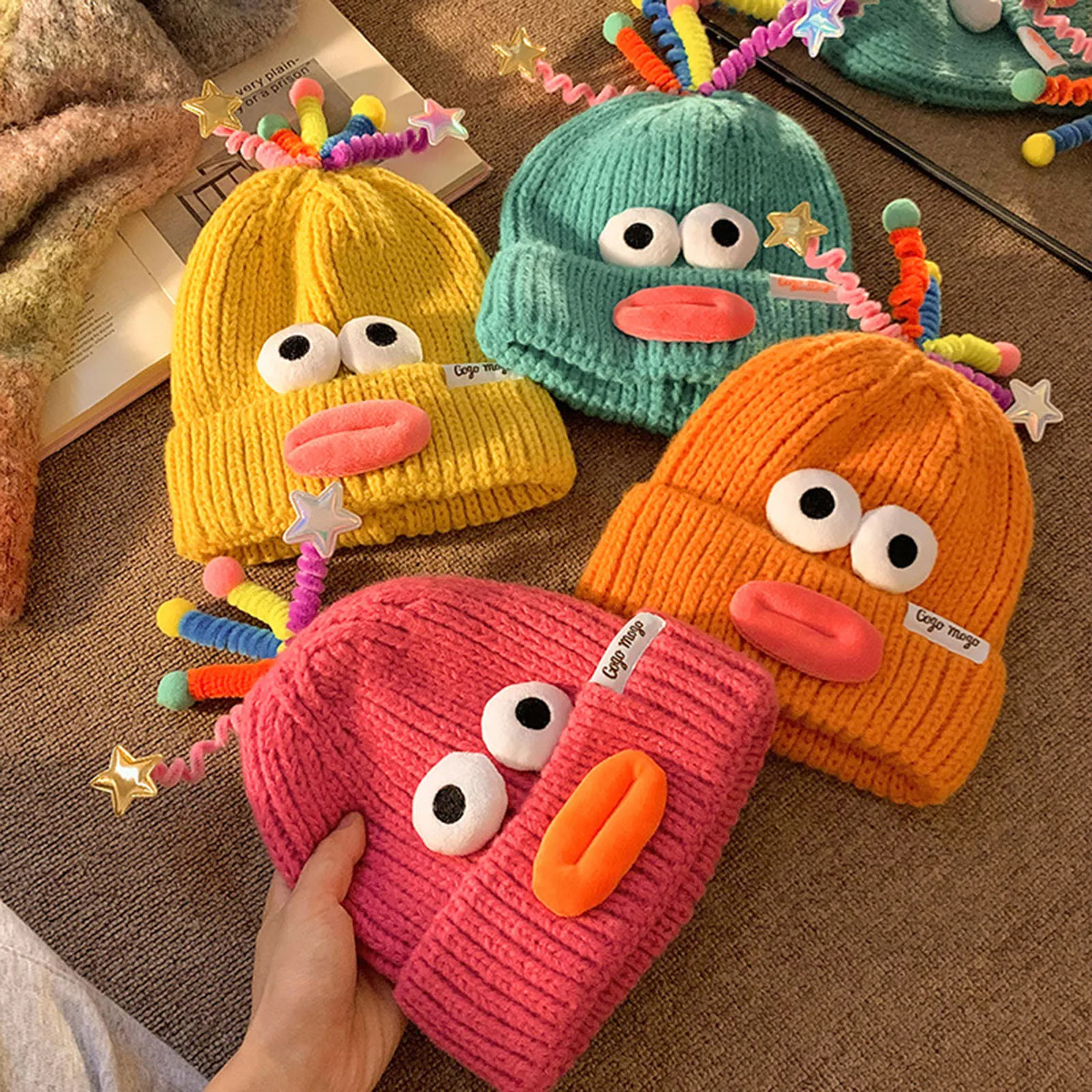 Vrouwen Winter Gebreide Muts Mooie Stripfiguur Patroon Warming Hoed Creatieve Big Eye Dikke Lip Ontwerp Comfortabele Grappige Hoed