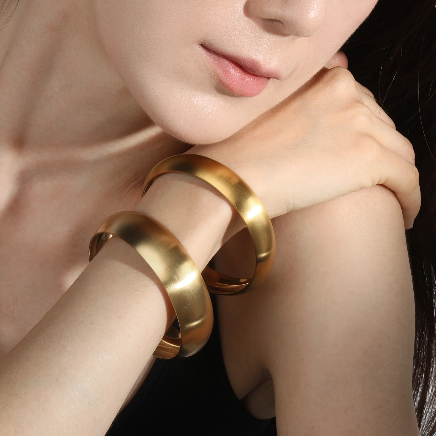 Trendy Luxury Wide Round Bracelets Golden Stainless Steel Chunky Bracelets Bangles for Women No Fade Heavy Bride Wedding Jewelry