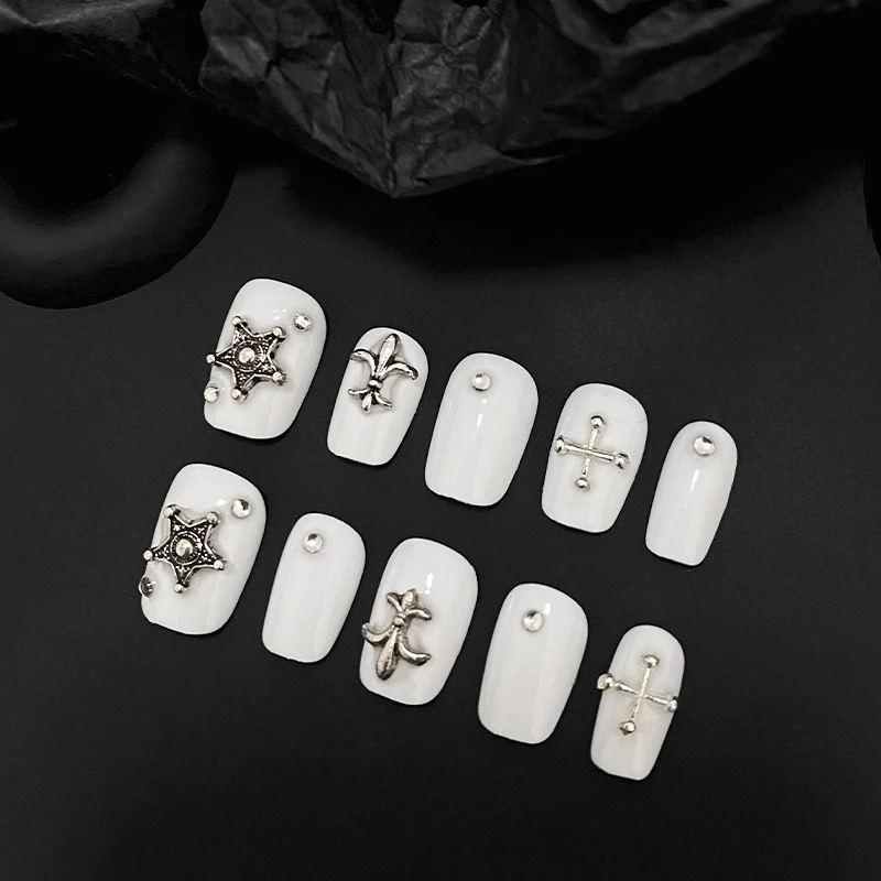 Nail art carré court pressé à la main, beaux faux ongles, croix de diamant blanc simple, adapté aux femmes à utiliser, 10 pièces