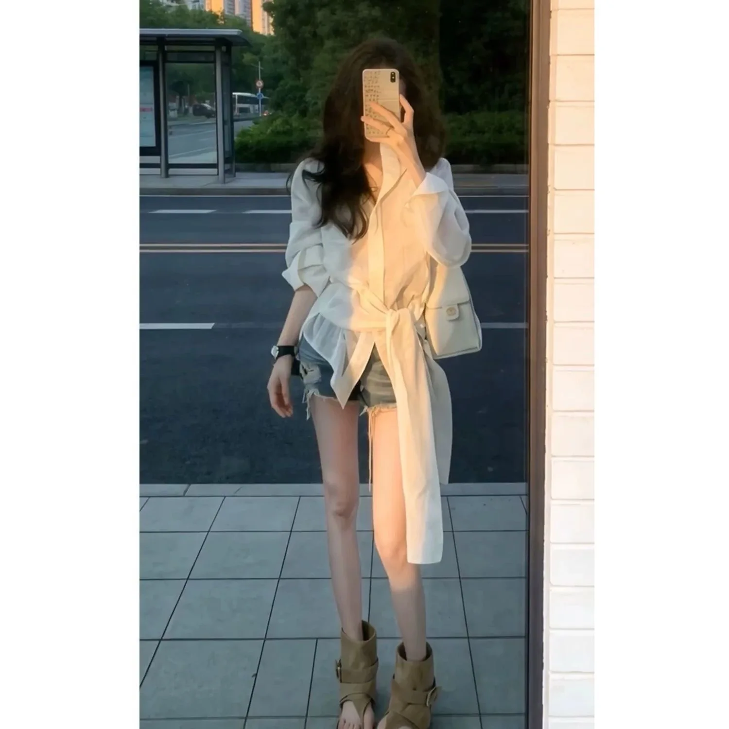 

White Long Sleeve Waist-Cinching Belted Shirt Women's Style 2026 New Spring Fashion Unique Beautiful High-End Feel Top