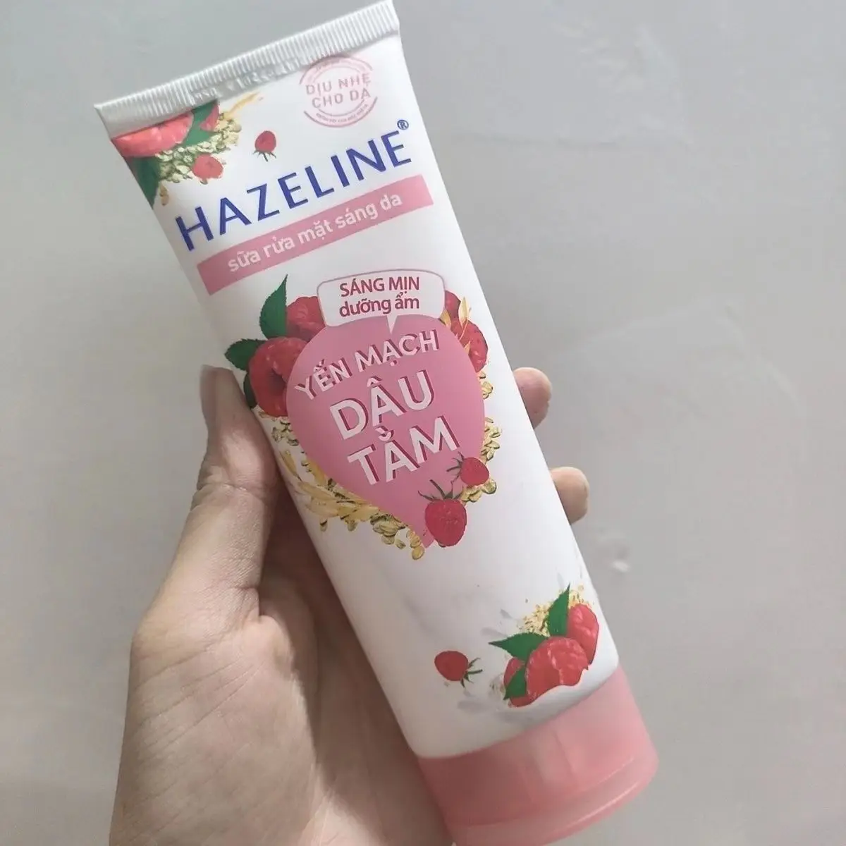 Vietnamese Hazeline 50g Gentle Face Wash – pH 5.5 Formula, Soothes Sensitive Acne-Prone Skin, Light Gel Texture