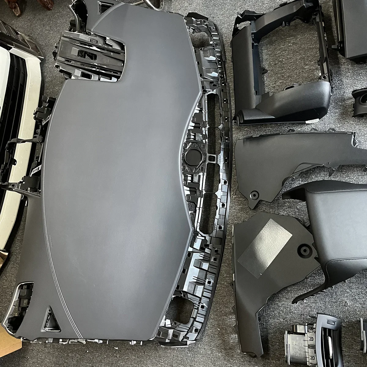 Auto-Stoßstangen-Design, Bodykit, Body-Kit, Zubehör für Toyota Alphard 30, Vellfire bis zu Lexus Lm300-Modell