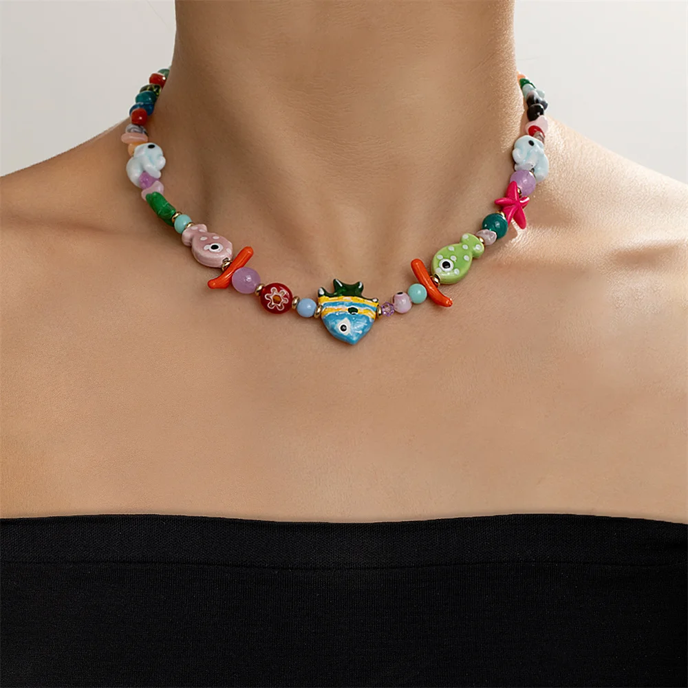 Moda playa viento océano elementos cerámica pequeño pez elefante Coral rojo tortuga marina colgante colorido collar de cuentas