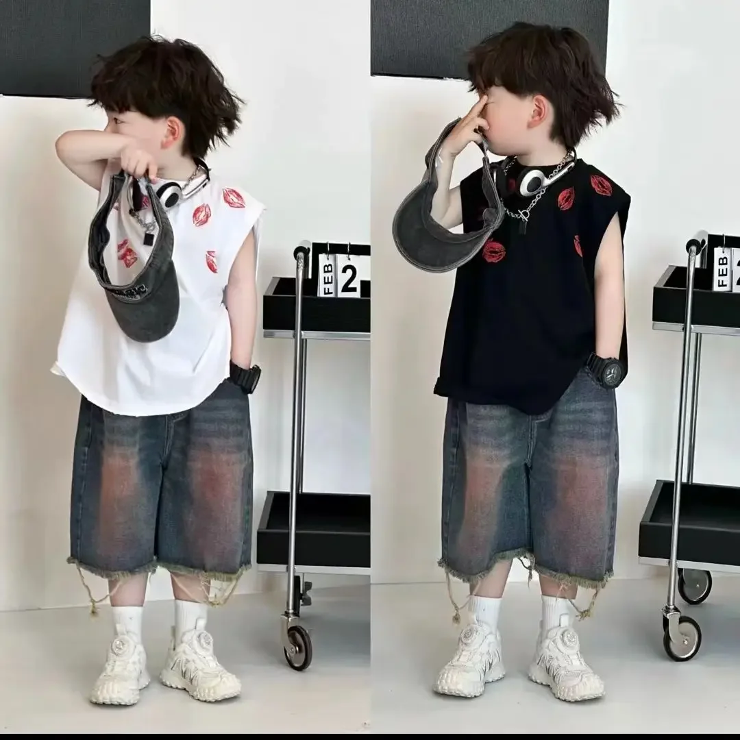 Boys 2024 Summer New Korean Fashion Set Design Sense Street Printed Vest Shirt Broken Edge Short Jeans Two-piece Suits