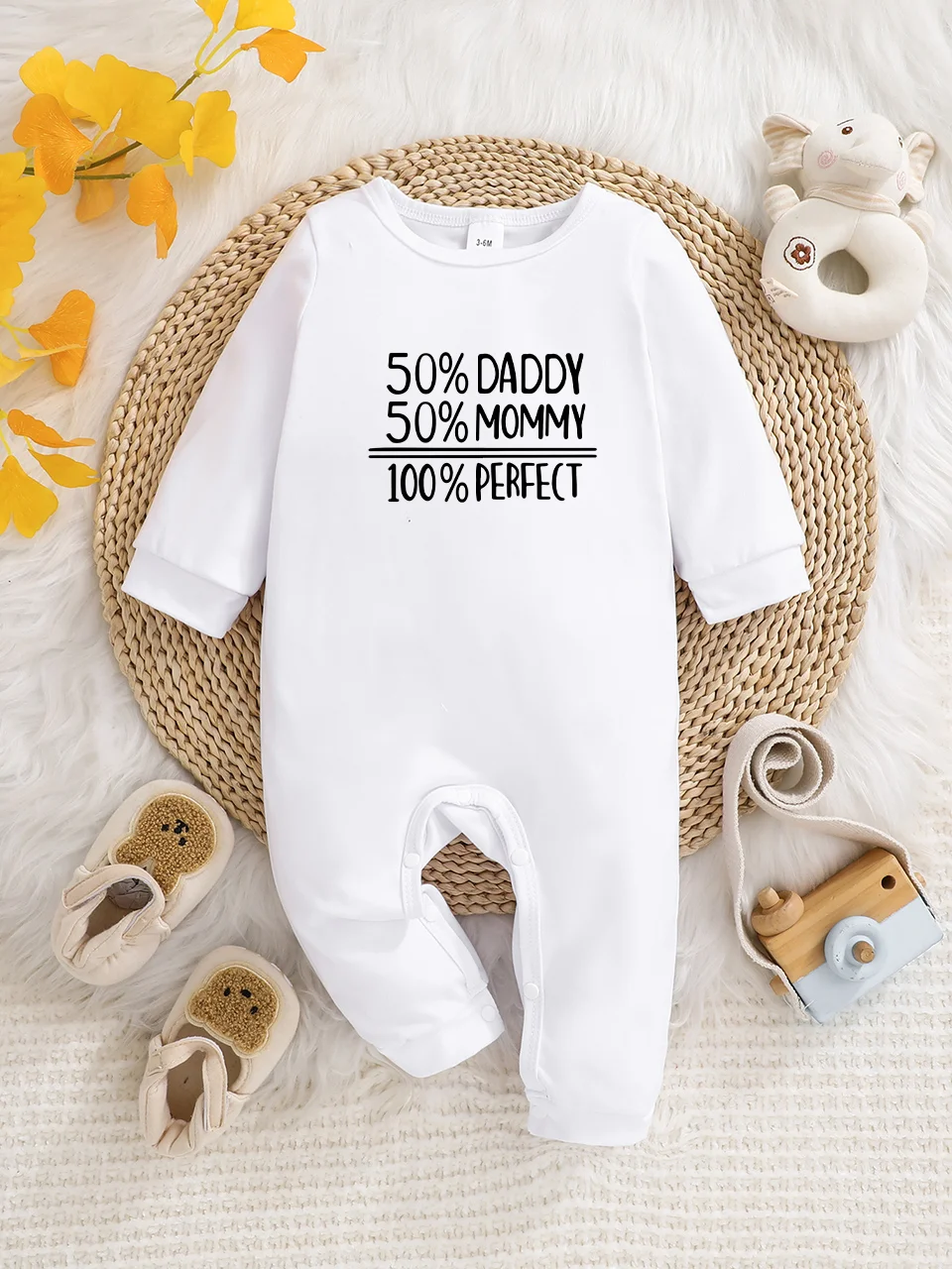 Baby-Strampler mit langen Ärmeln, lustigem Buchstaben-Print, Knopfdesign, pflegeleicht, geeignet für frischgebackene Eltern.
