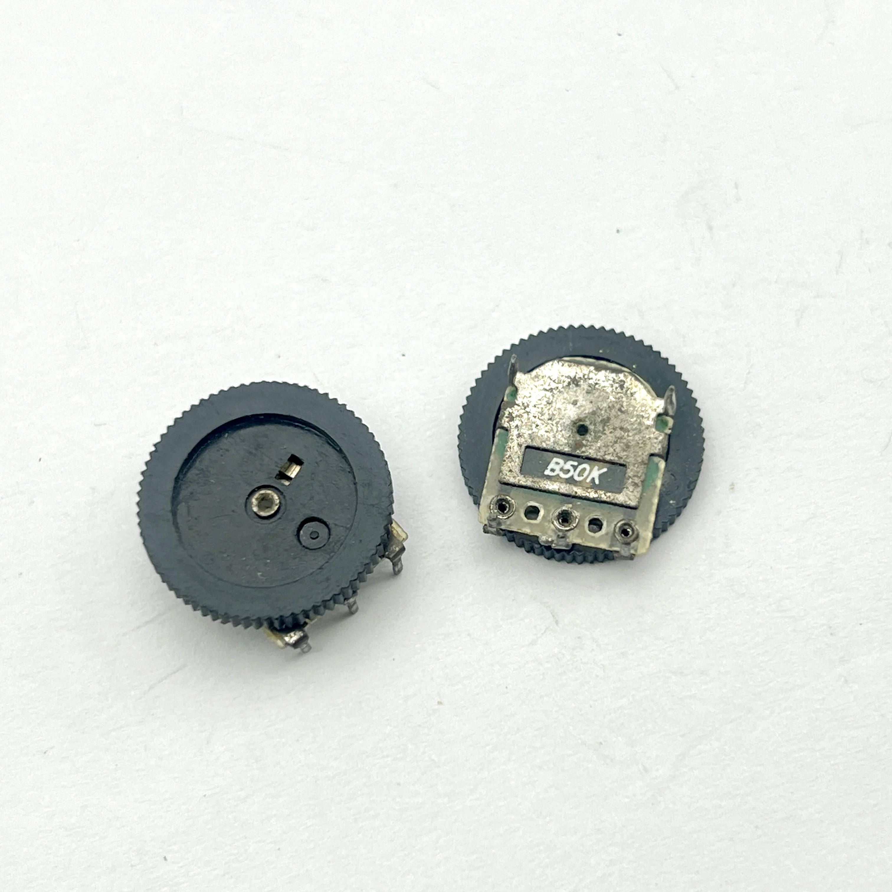 10pcs of high-quality 16MMX2MM gear radio-specific potentiometers, 3-pin single-gang B50K