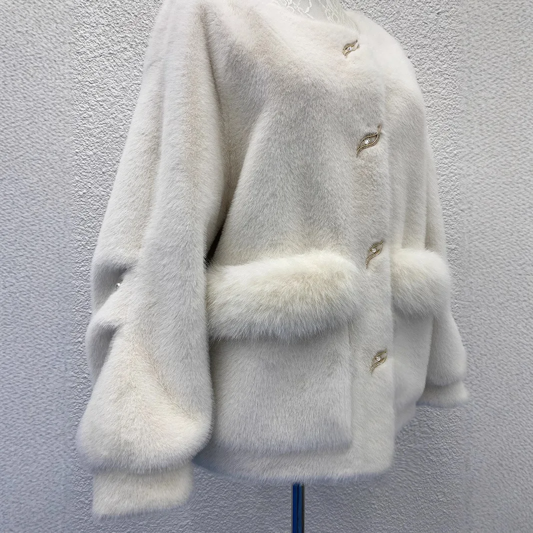 معاطف نسائية من فرو المنك الصناعي سترات متينة لؤلؤ بأكمام طويلة وياقة مستديرة واحدة الصدر سميكة فضفاضة غير رسمية لخريف وشتاء 2025