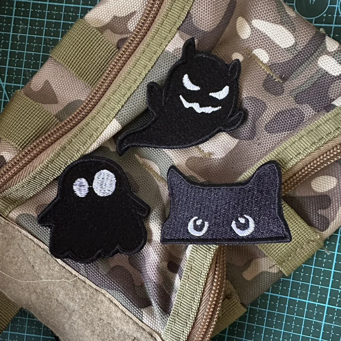 Cartoon Encouraging Cat Embroidered Armband Morale Badge Tearful Thumbs Up Decorative DIY Hook&Loop Patches Backpack Stickers