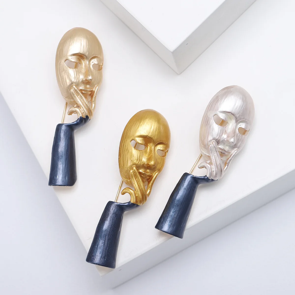 

New Facial Mask, Thinker Enamel Brooch, Unisex Event, New Luxury Gift, Party Badge Backpack Decoration, Clothing And AccessorieS
