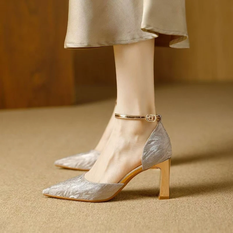 

Thick-soled Bag-style Shoes with Pointed Hook Fasteners - Versatile, Comfortable and Slip-resistant Fashion Women's Sandals