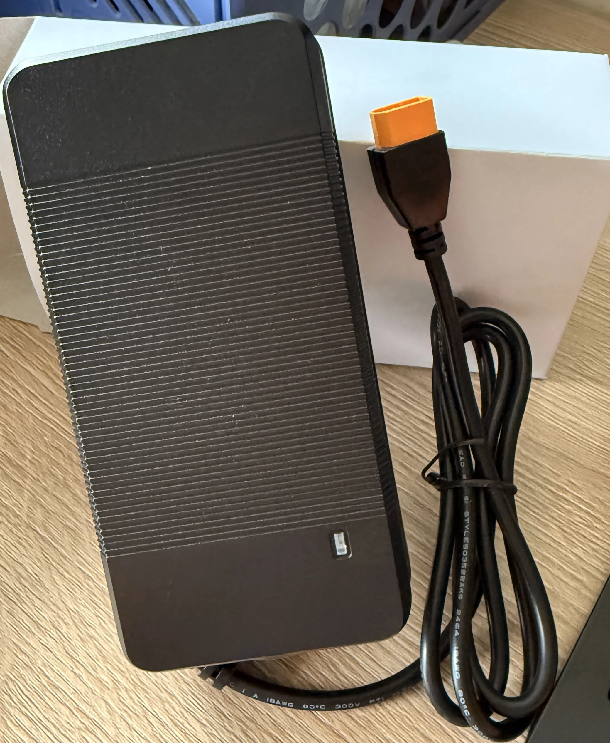 58.4V 3A Smart Lifepo4 Battery Charger 16Series For 48V/51.2V LiFePO4 Battery Pack Charger XT60 High Quality Power Connector