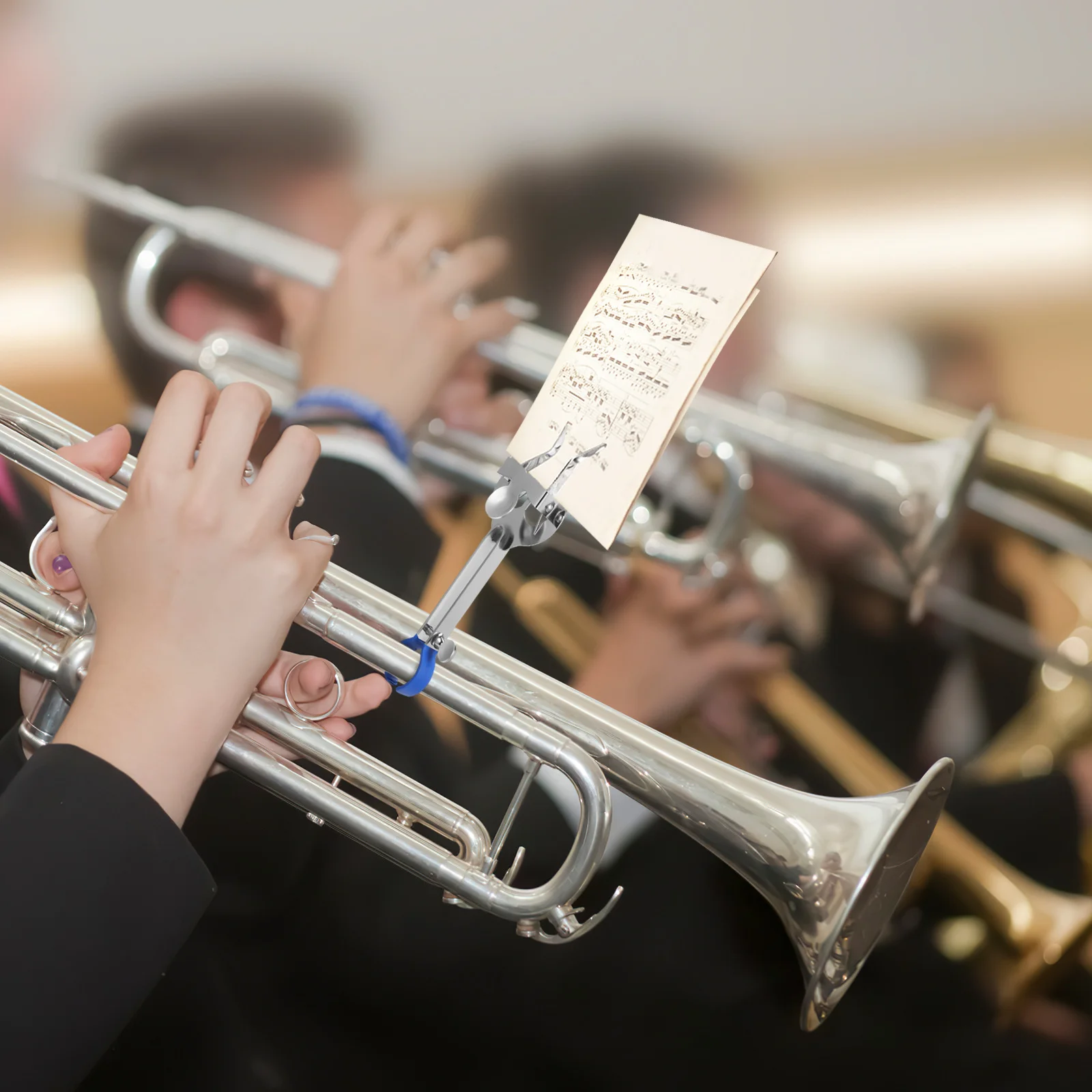 

1pcs Small Trumpet Music Score Clip Metal Sheet Music Holder For Marching Band With Cleaning Brush Instrument Accessory Set